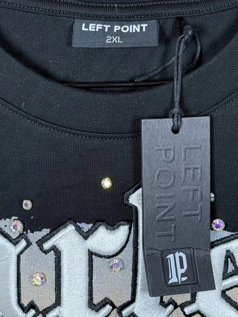Left Point "Fearless" Rhinestone Graphic Tee 2XL - Picture 3 of 5
